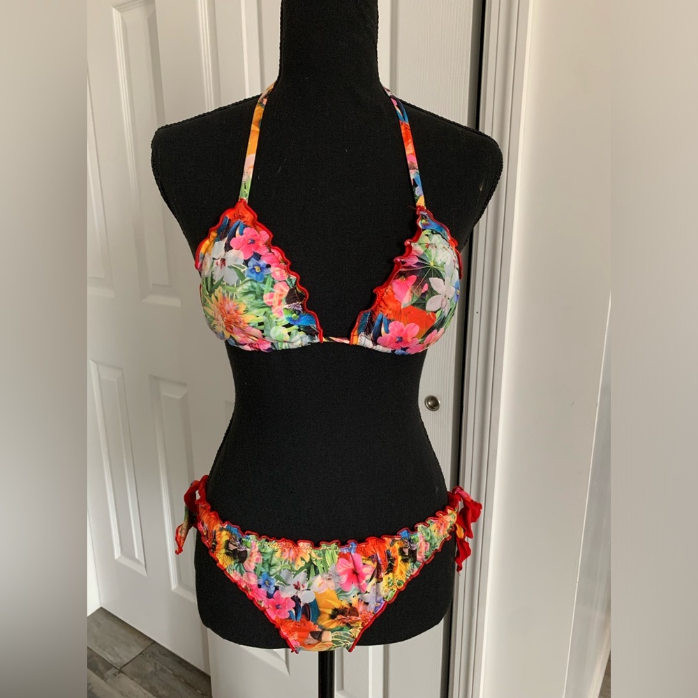 Calzedonia of Italy -women’s Bikini set, Hawaïen motif.size Small